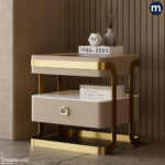 Complications Luxury Line Side Table Side Table Complications Luxury Line بتفاصيل دقيقة وتشطيب راقٍ، أرجل زان طبيعي، أكسسوارات إيطالي، مع تنجيد عالي الجودة أو PVC. ترابيزة جانبية فخمة، Side Table خشب، أثاث مودرن، تصميم راقي