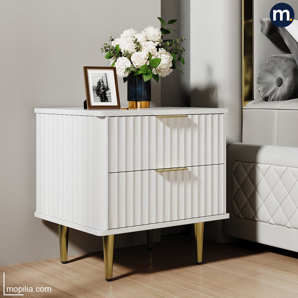 Classic Fusion Luxury Line Side Table ترابيزة جانبية Classic Fusion Luxury Line تجمع بين الطابع الكلاسيكي واللمسة العصرية، مصنوعة من خشب كونتر، مع أدراج Soft Close وشاحن وايرليس اختياري. Keywords: Side Table كلاسيك مودرن، ترابيزة جانبية، أثاث فاخر، شاحن وايرليس