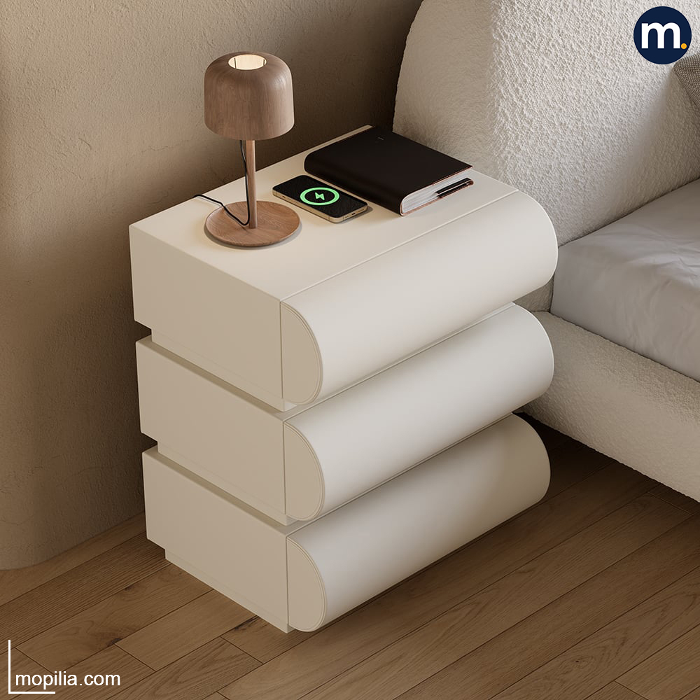 تجمع بين الأناقة والعملية، مصنوعة من خشب كونتر متين مع تشطيب راقٍ، أكسسوارات إيطالي، وأرجل زان طبيعي ثابتة. تصميم مثالي للاستخدام بجانب الكنبة أو السرير، مع تنجيد فاخر أو PVC وخيار الشحن اللاسلكي. Side Table مودرن، ترابيزة جانبية فخمة، خشب كونتر، ترابيزة جنب سرير، ترابيزة جنب كنبة، Luxury Furniture، شاحن وايرليس