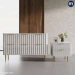 Classic Fusion Luxury Line Side Table ترابيزة جانبية Classic Fusion Luxury Line تجمع بين الطابع الكلاسيكي واللمسة العصرية، مصنوعة من خشب كونتر، مع أدراج Soft Close وشاحن وايرليس اختياري. Keywords: Side Table كلاسيك مودرن، ترابيزة جانبية، أثاث فاخر، شاحن وايرليس