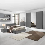 Bristol Bedroom | دولاب كبير + سرير سوبر كينج أو 2 سرير 120 | ضمان 10 سنوات غرفة نوم Bristol Bedroom بتصميم عصري وأنيق، سرير تنجيد فاخر ومريح، دولاب كبير، 2 كومود، وتسريحة أو مكتب. ضمان 10 سنوات. استمتع بالراحة مع Bristol Bedroom، سرير تنجيد فاخر ومريح، دولاب كبير، 2 كومود، وتسريحة أو مكتب. ضمان 10 سنوات.