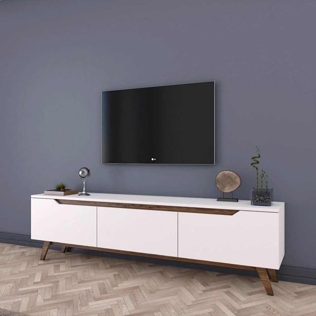 Mono TV Unit | وحدة تليفزيون خشب كونتر وأرجل زان طبيعي Mono TV Unit تشمل مفصلات Soft Close، أكسسوارات إيطالي، وأرجل زان طبيعي. تصميم أنيق وعصري يلائم أي ديكور. متانة وأناقة Mono TV Unit، خشب كونتر، مفصلات Soft Close، أرجل زان طبيعي، وأكسسوارات إيطالي عالية الجودة.